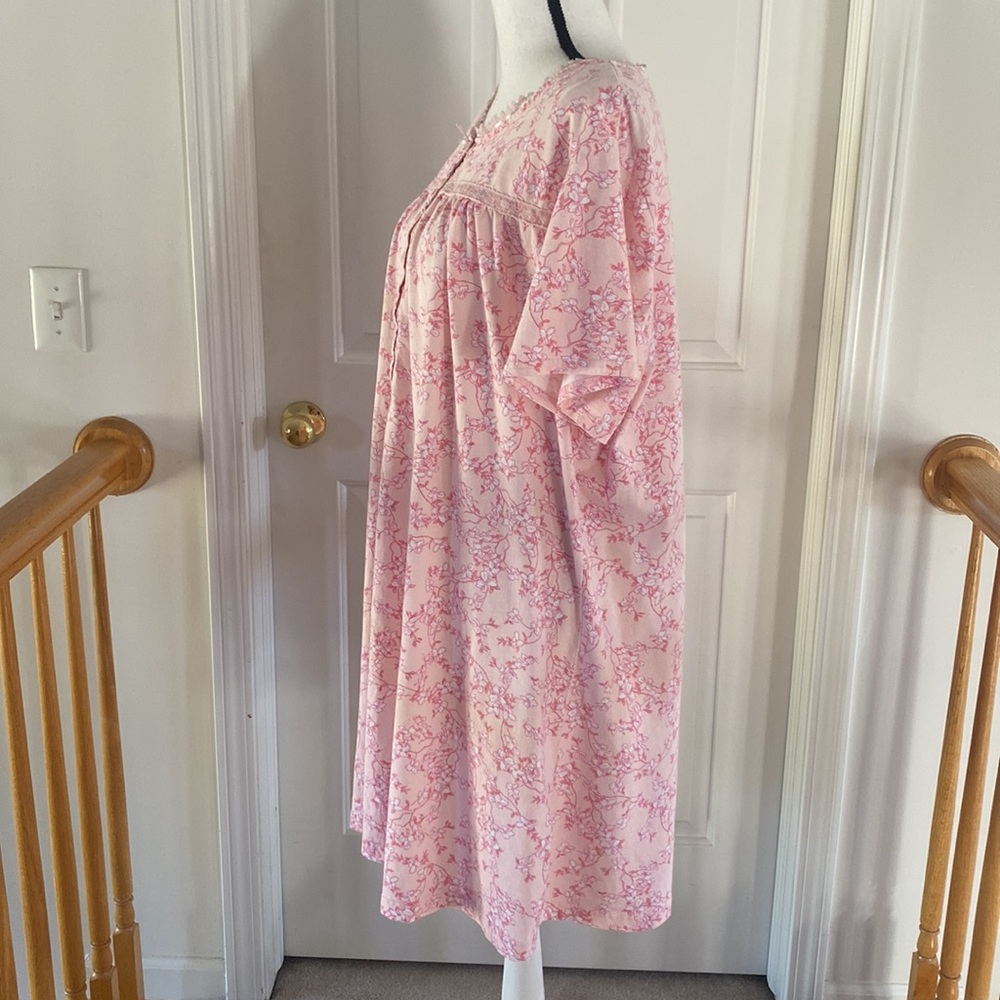02:06 - 3/$25 Bundle Only PINK K floral night gown - Picture 4 of 15
